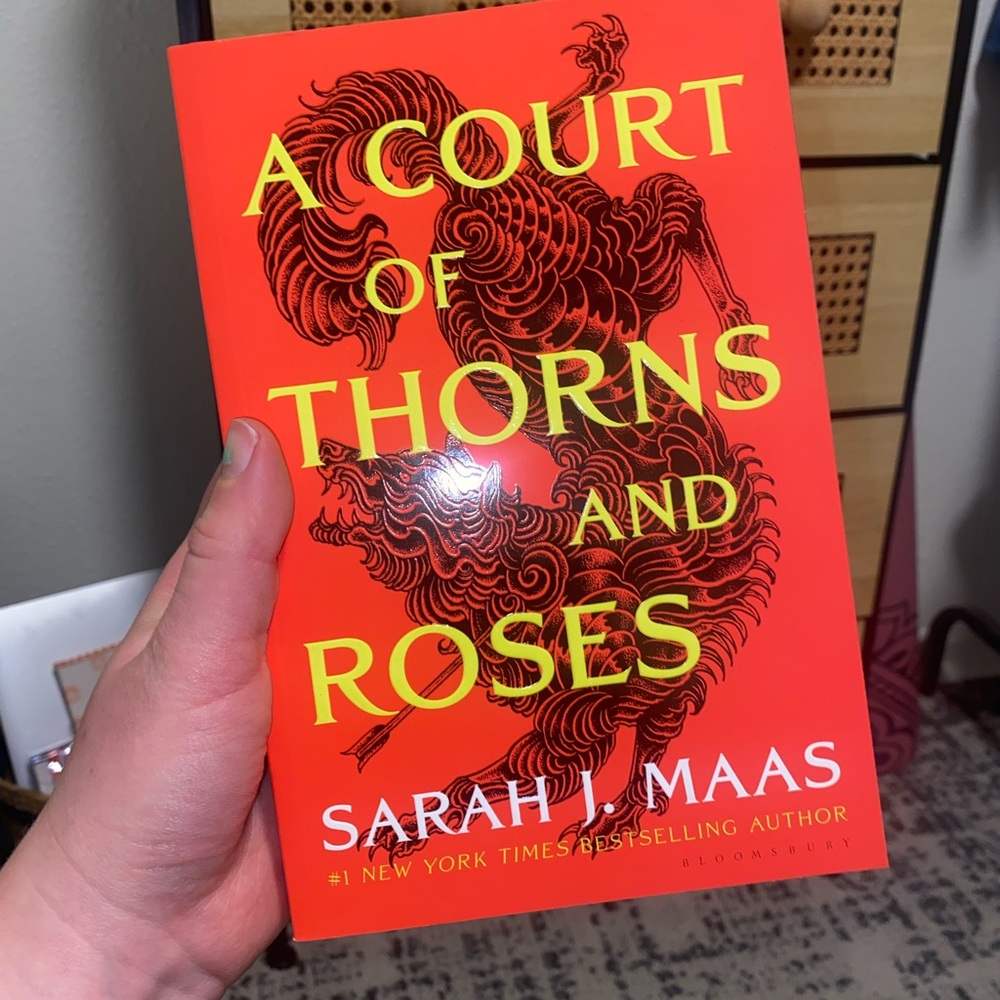 A Court of Thorns and Roses Book